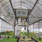 Boom za navodnjavanje staklenika u rasadniku u Singapuru